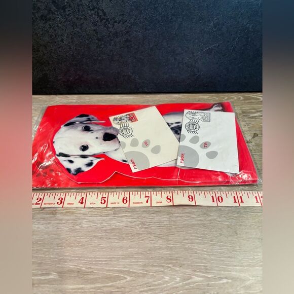 Disney’s 101 Dalmatians set: greeting card
book plastic puppy 2 buttons 1 pin - Picture 2 of 7